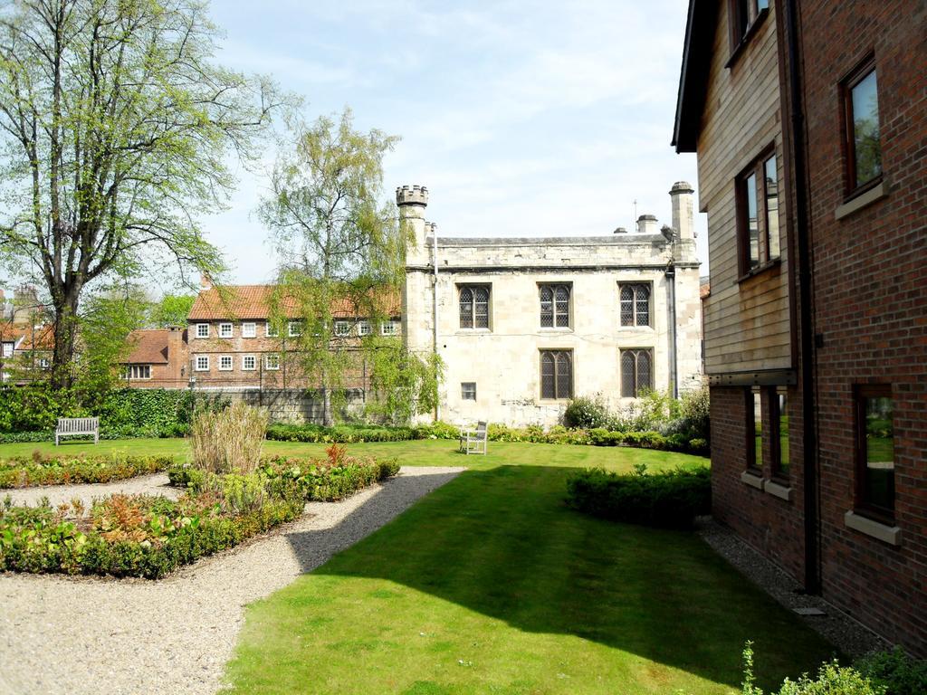 11 Talbot Court Apartment York Room photo